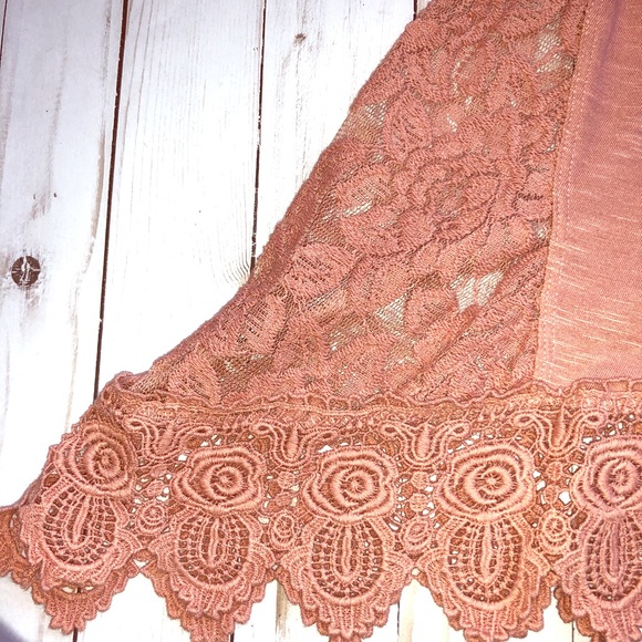 hint of mint Lace Tee - Picture 2 of 5